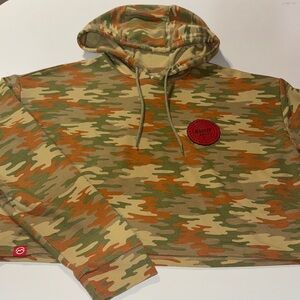 Magellan Outdoors‎ Shiner Bock Women’s Camouflage Cropped Hoodie
